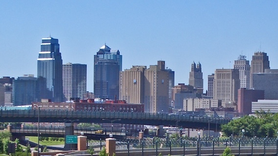 Kansas_City_MO_Skyline_14July2008